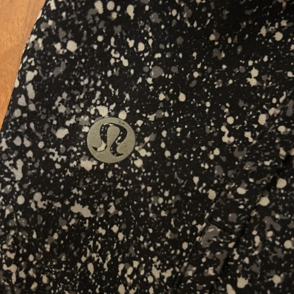 Lululemon shorts - Picture 5 of 5